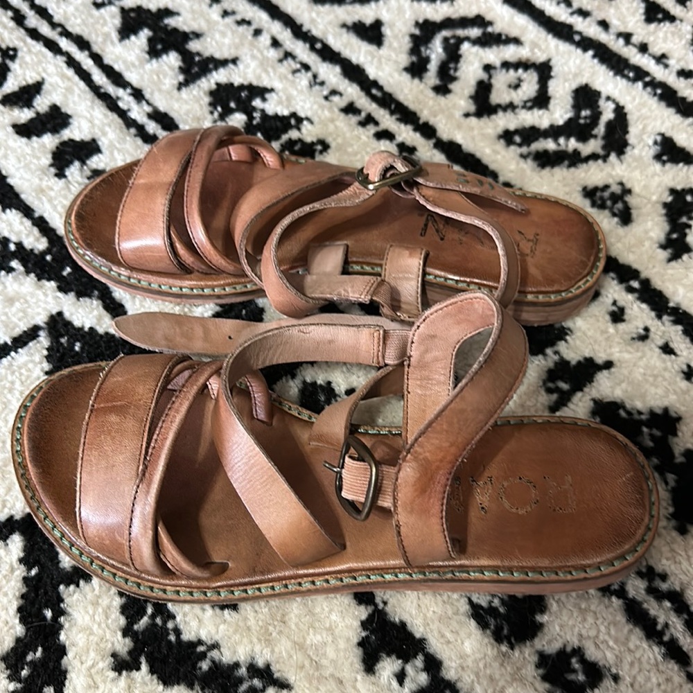 Size 6 woman’s bedstu real leather sandles . Worn one time